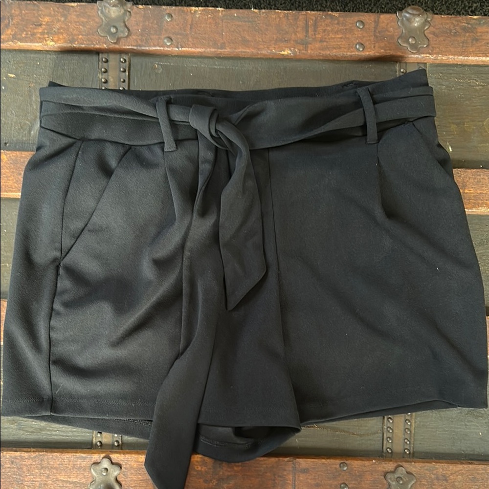 LOFT black belted shorts; medium